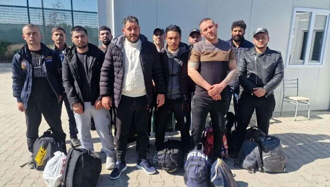 Edirne’de 16 kaçak göçmen yakalandı Edirne’de 16 kaçak göçmen yakalandı