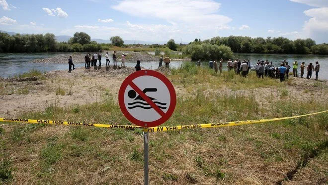 Serinlemek için girdiği nehirde kayboldu Serinlemek için girdiği nehirde kayboldu