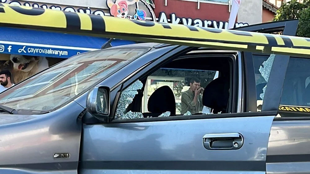 Lise müdür yardımcısı aracında öldürüldü: Kaçan saldırgan aranıyor Lise müdür yardımcısı aracında öldürüldü: Kaçan saldırgan aranıyor