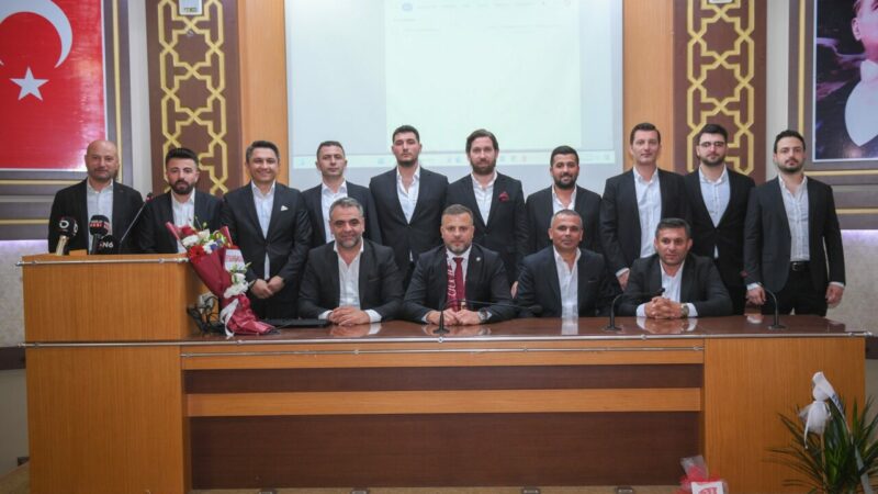 2.Lig’deki Bursa ekibi yeni başkanını seçti; İşte yönetimi kurulu… Bordo beyazlı kulübün 17 kişiden oluşan Abdurrahman Maksutlar başkanlığındaki yeni