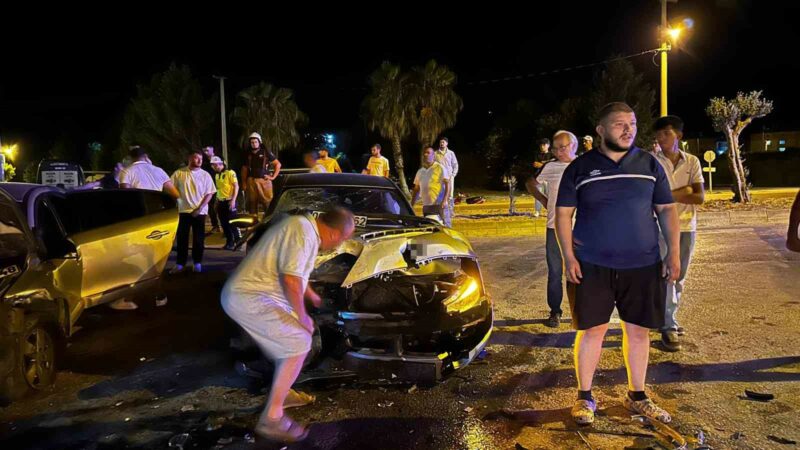 Bursa’da kafa kafaya kaza Bursa’nın İznik ilçesinde iki otomobilin kafa kafaya çarpıştığı kazada 3