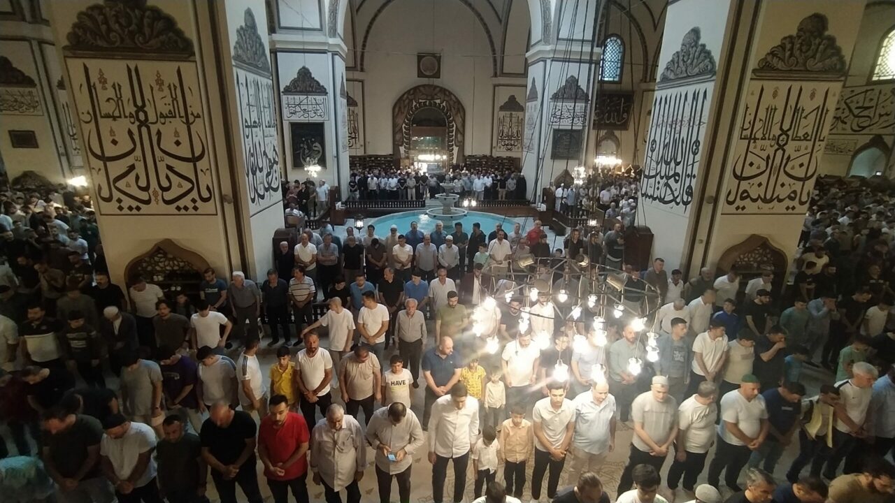 Bursa Ulucami bayram namazında doldu taştı