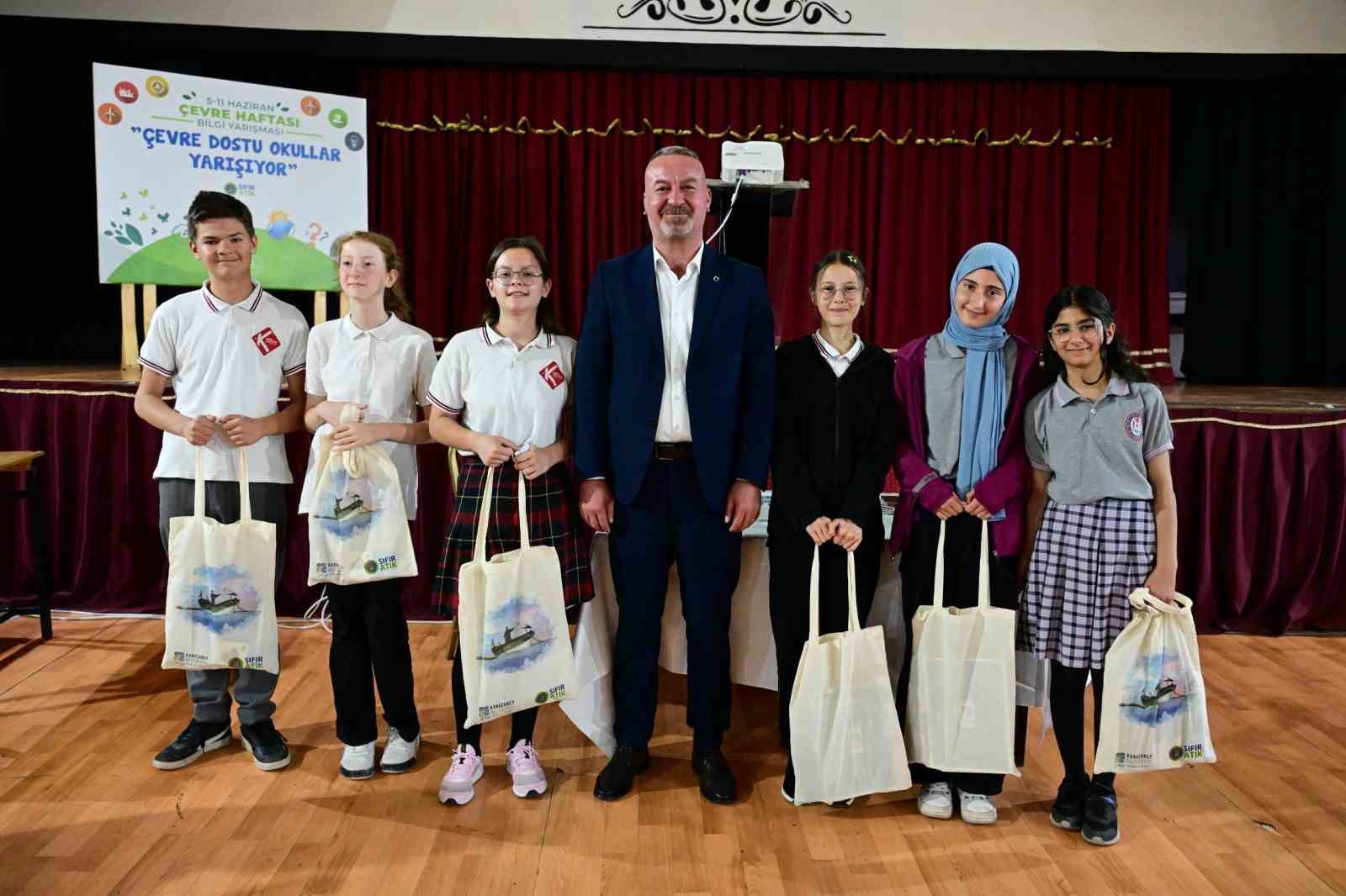 Bursa’da ’Çevre Dostu Okullar’ ödüllendirildi Bursa’da ’Çevre Dostu Okullar’ ödüllendirildi