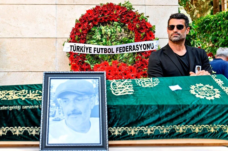 Volkan Demirel’den babasına duygu dolu veda Volkan Demirel’den babasına duygu dolu veda