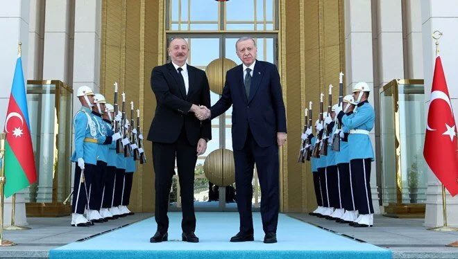Azerbaycan Cumhurbaşkanı Aliyev, Türkiye’de Beştepe’de Cumhurbaşkanı Erdoğan’la görüştü Azerbaycan Cumhurbaşkanı Aliyev, Türkiye’de Beştepe’de Cumhurbaşkanı Erdoğan’la görüştü