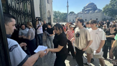 YKS’de ikinci oturum AYT sona erdi: Sınavı saniyelerle kaçıranlar oldu!