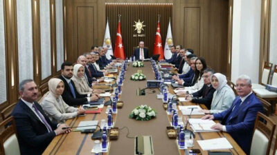 AK Parti MYK yoğun gündemle toplandı