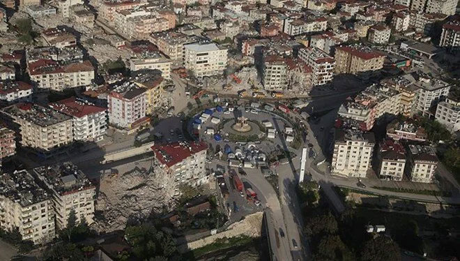 19 kişiye mezar olan apartmanı bodrum kata sonradan açılan pencere yıktı 19 kişiye mezar olan apartmanı bodrum kata sonradan açılan pencere yıktı