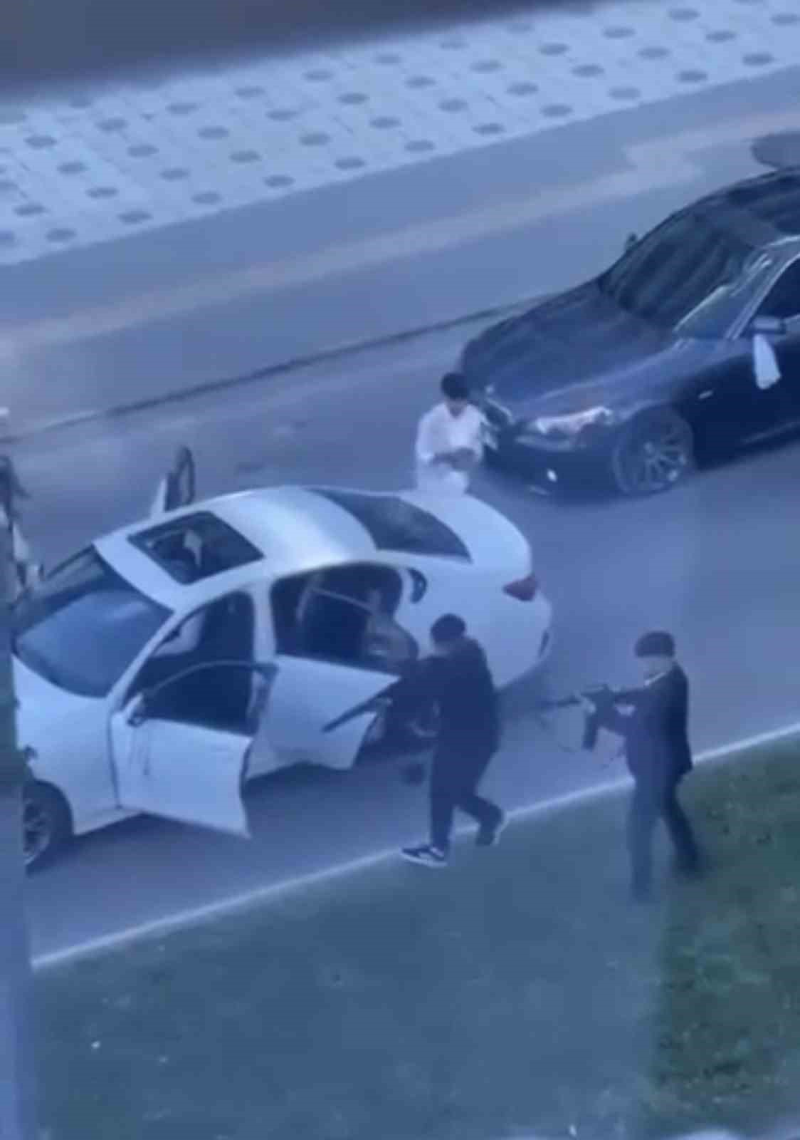 Bursa’da düğün konvoyunda havaya ateş açanlar yakalandı Bursa’da düğün konvoyunda havaya ateş açanlar yakalandı