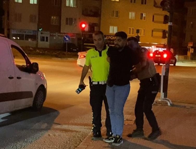 Bursa’da dur ihtarına uymadı, motosikleti bırakıp kaçtı