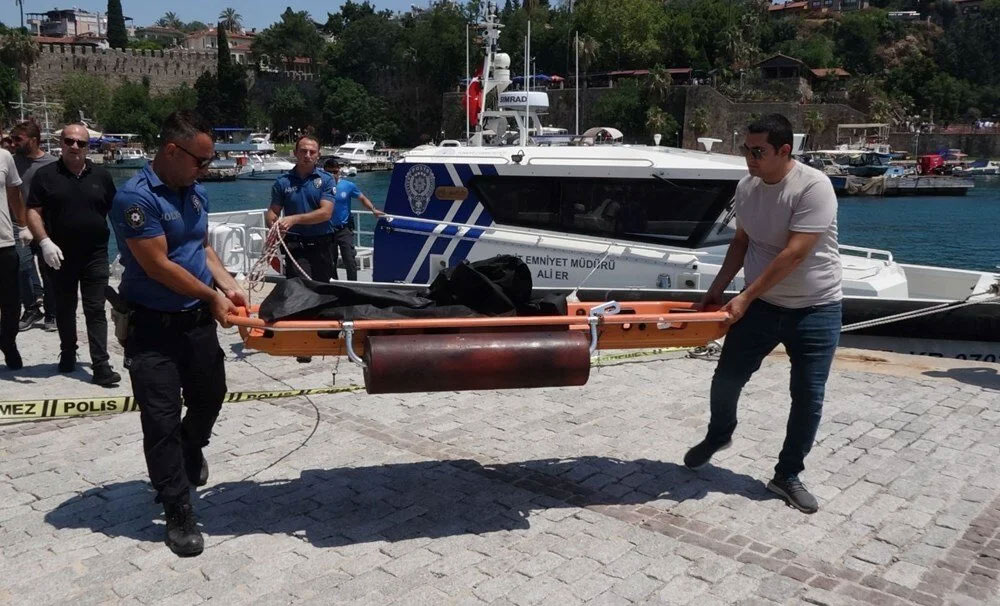 Antalya denizinde dehşet: Kolları, bacakları ve başı olmayan ceset bulundu Antalya denizinde dehşet: Kolları, bacakları ve başı olmayan ceset bulundu