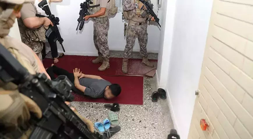 Mersin’de terör operasyonu! 6 şüpheli tutuklandı Mersin’de terör operasyonu! 6 şüpheli tutuklandı