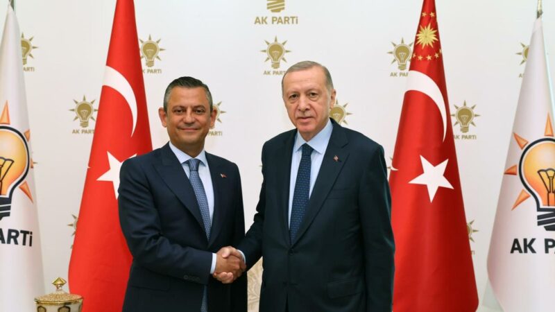 Özgür Özel’den Erdoğan ve Bahçeli’ye bayram telefonu Cumhuriyet Halk Partisi Genel Başkanı Özgür Özel, Cumhurbaşkanı Recep Tayyip