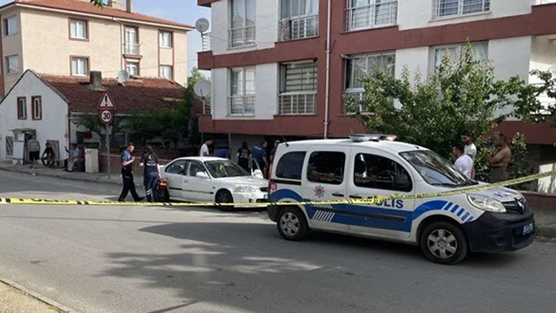 Kızını ve torununu sokak ortasında öldürdü! Linç edilmekten polis kurtardı