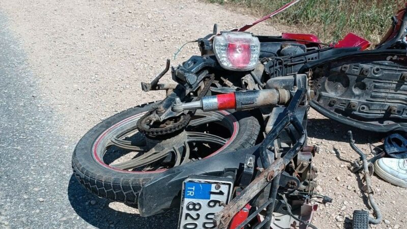 Bursa'nın Yenişehir ilçesinde hafif ticari araç ile çarpışan motosikletin sürücüsü