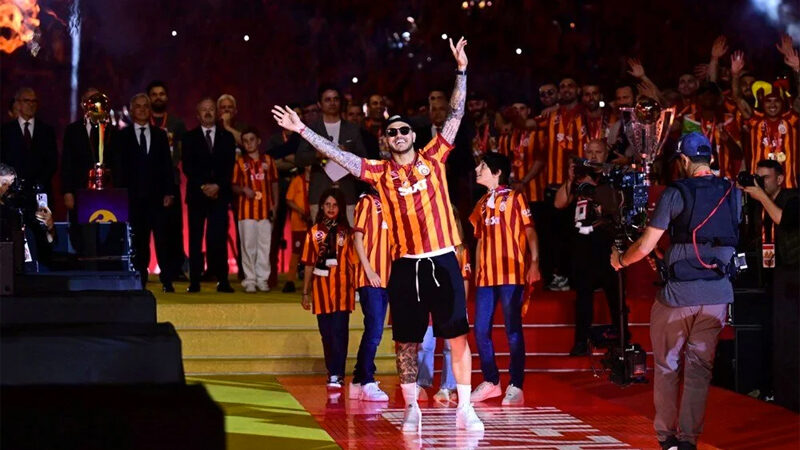 Icardi’den transfer teklifine ret Galatasaray'ın yıldızı Mauro Icardi, ABD'den gelen transfer tekliflerini reddetti.