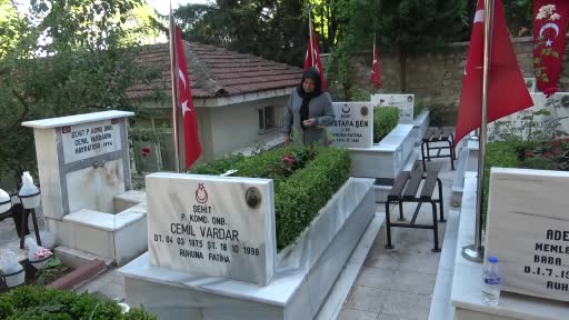 Bursa’da şehitliklerde buruk bayram