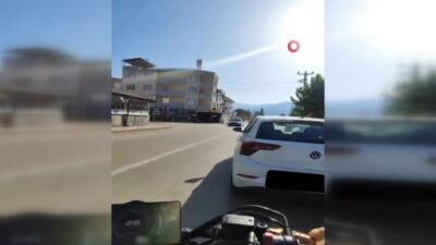 Görüntüler Bursa’dan… Aynasını kıran motosikletliye silah çekti