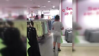 Yer: Bursa… Son kalan kıyafet için birbirlerine girdiler