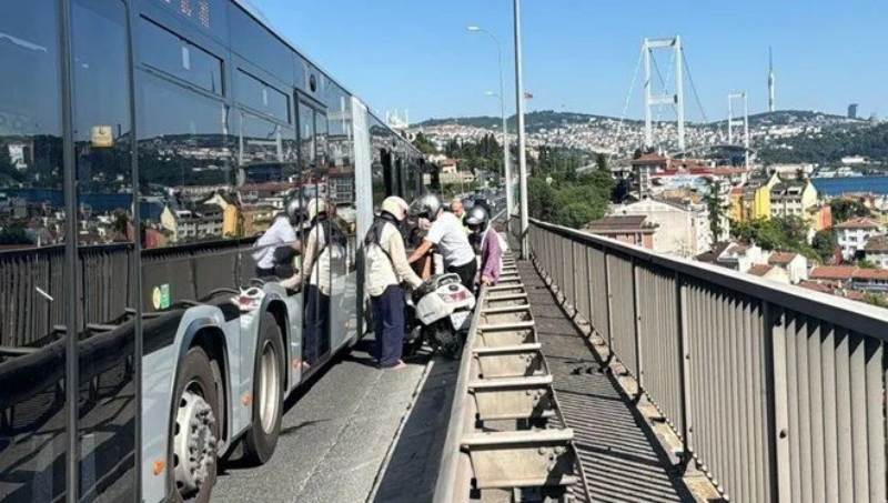 15 Temmuz Şehitler Köprüsü’nde trafiği kilitleyen kaza 15 Temmuz Şehitler Köprüsü’nde trafiği kilitleyen kaza