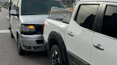 Bursa’da 4 araç birbirine girdi