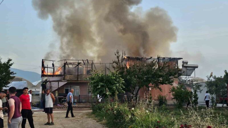 Bursa’nın Orhangazi ilçesinde işçilerin kaldığı ev çıkan yangında kullanılmaz hale