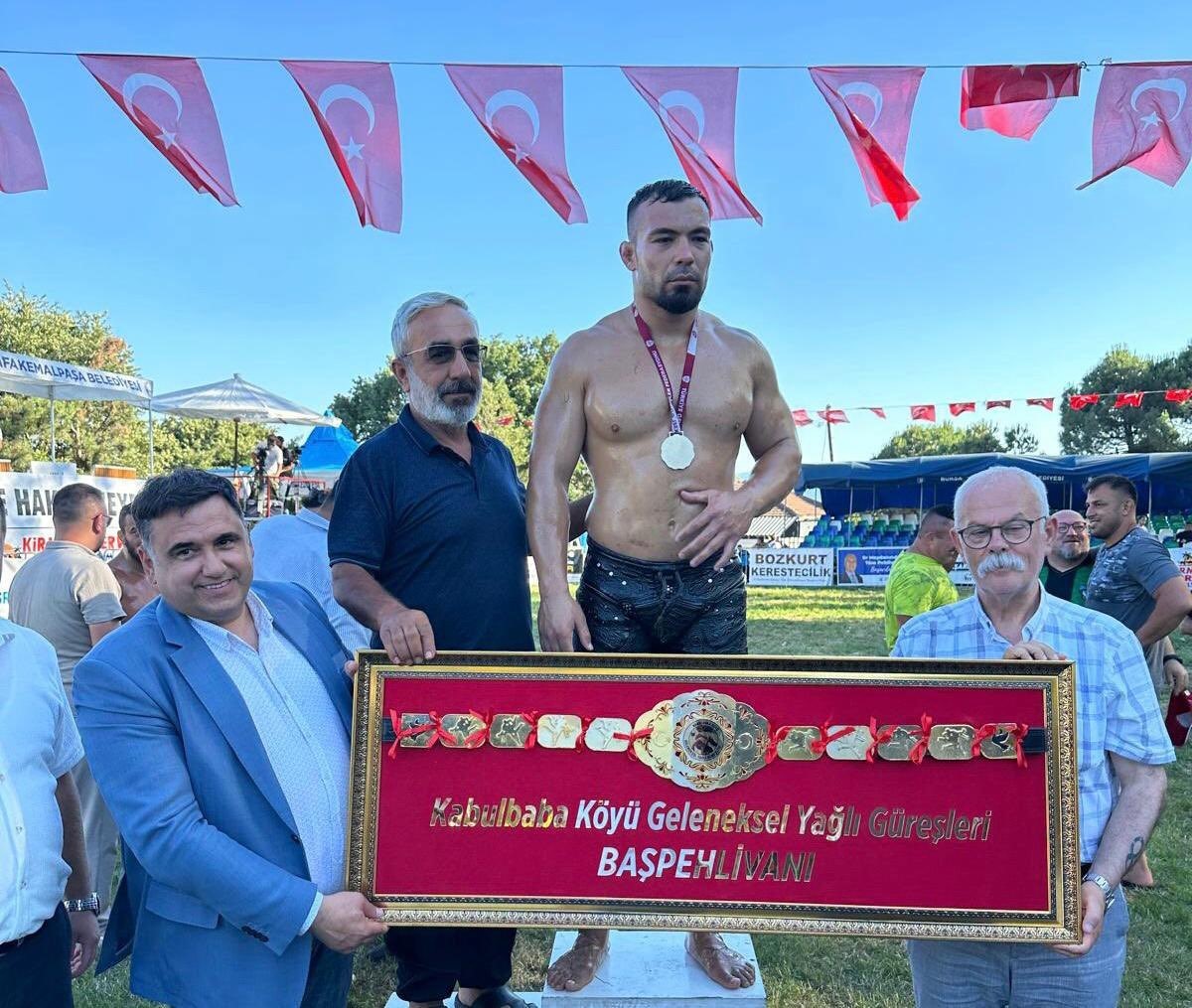 Bursa’da Kabulbaba Güreşleri’nde ‘Zeybek’ havası