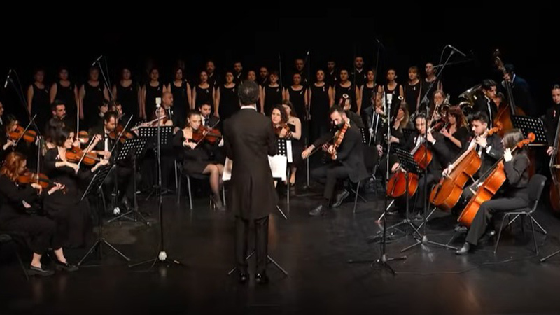 Nebil Özgentürk ve AKD Bursa Korosu’ndan anlatımlı Mahzuni Şerif konseri Nebil Özgentürk ve AKD Bursa Korosu’ndan anlatımlı Mahzuni Şerif konseri