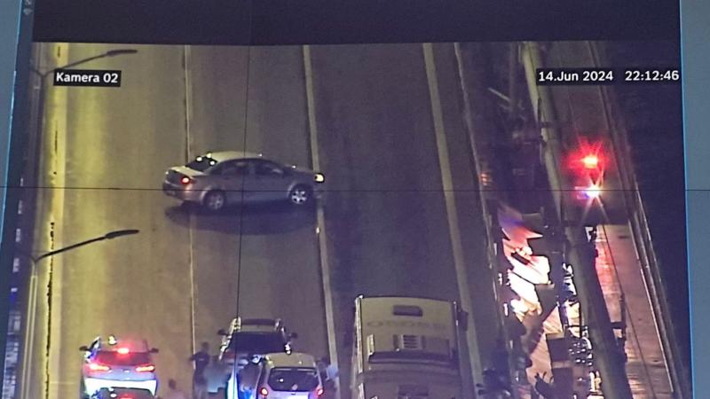 Köprüde yolu kapatan şüpheli tutuklandı