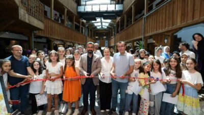 İnegöl Belediyesi Çocuk Resim Atölyesinde eğitim alan 7-12 yaş aralığındaki