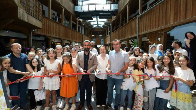 Küçük sanatçıların eserleri Kent Müzesi’nde sergileniyor İnegöl Belediyesi Çocuk Resim Atölyesinde eğitim alan 7-12 yaş aralığındaki