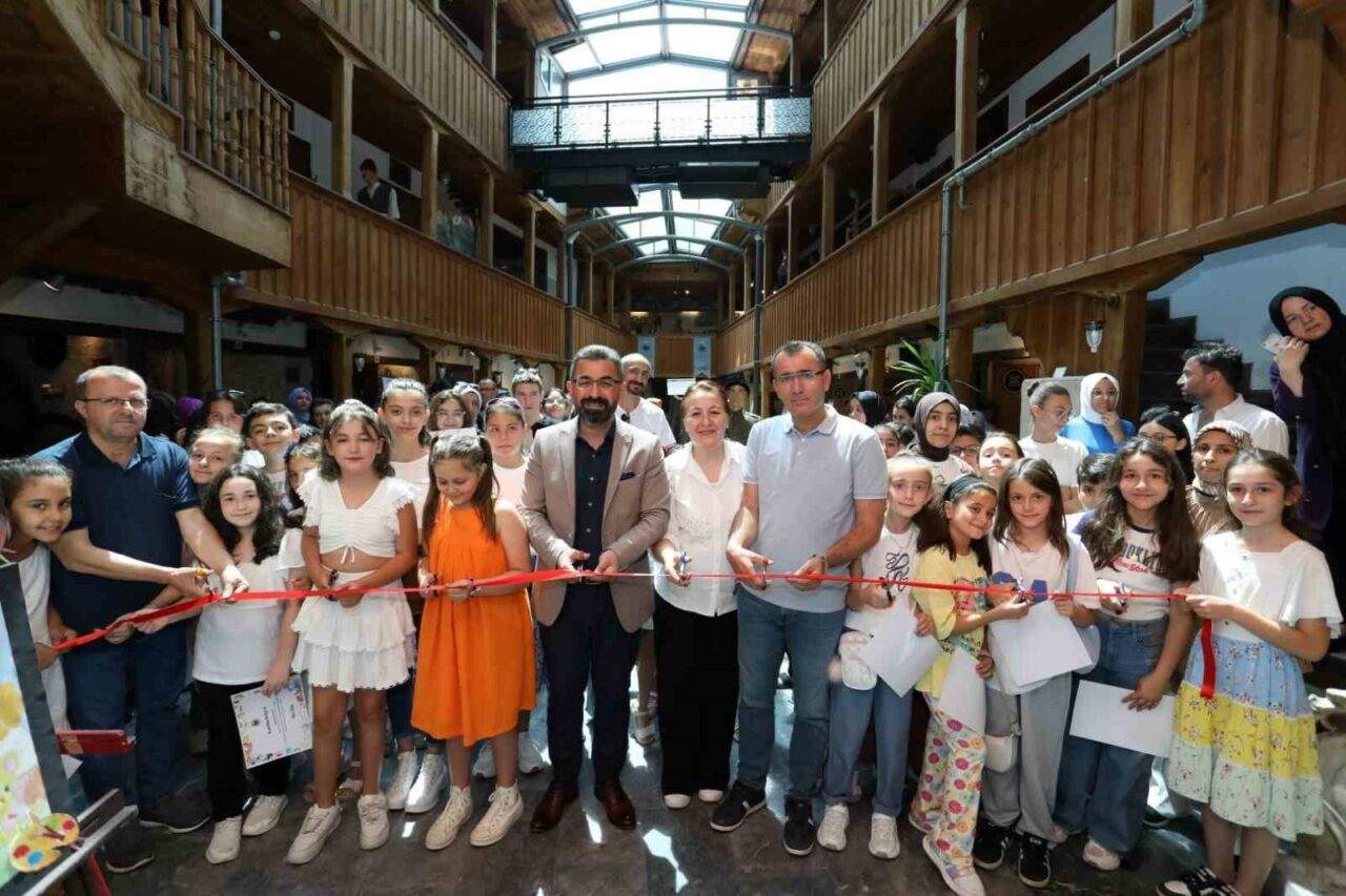 kucuk sanatcilarin eserleri kent muzesinde sergileniyor 9fc4b0f