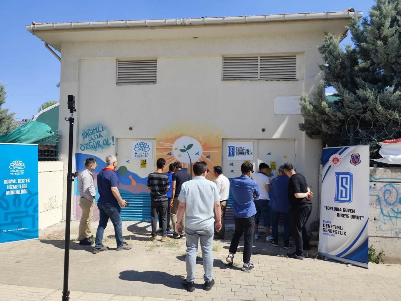 mesajlarini grafiti calismasi ile verdiler 3ea317a