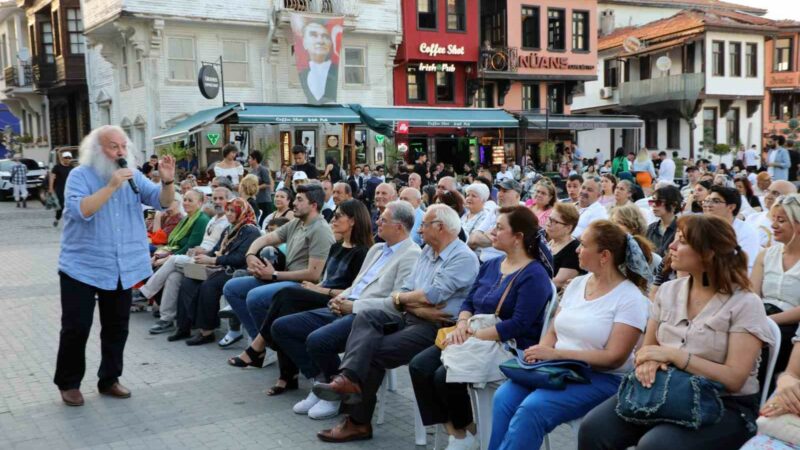 Nazım Hikmet Mudanya’da şiir ve şarkılarla anıldı Türk ve dünya edebiyatının önemli ismi Nazım Hikmet Ran, 61’inci