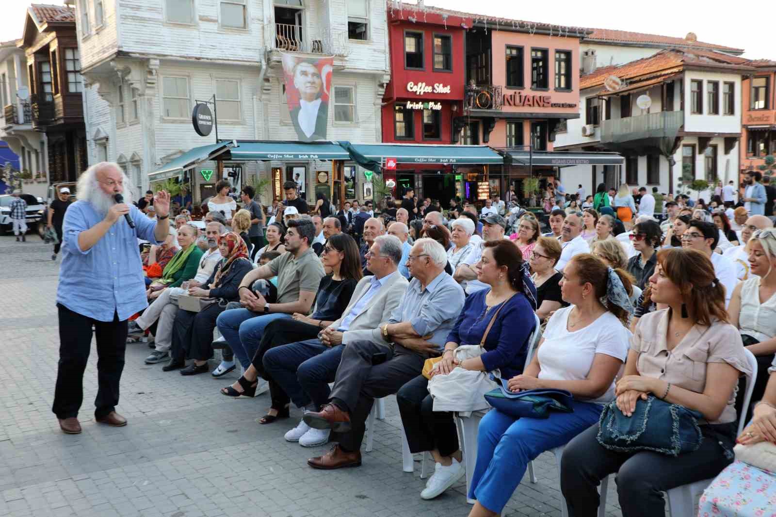nazim hikmet mudanyada siir ve sarkilarla anildi 59ddf11