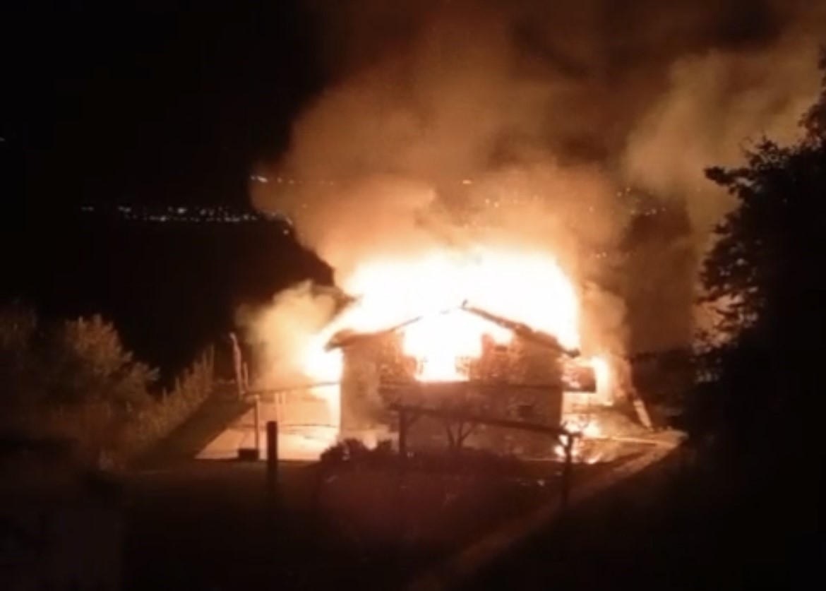 Bursa’da ormanlık alandaki ev küle döndü!