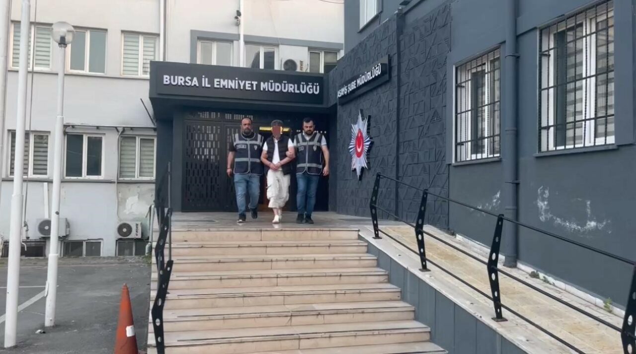 Bursa’da ’silahlı yağma’ suçundan aranıyordu! Kıskıvrak yakalandı