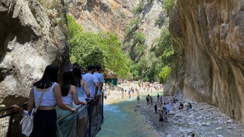 Muğla'nın Seydikemer ilçesindeki Saklıkent Kanyonu, Kurban Bayramı tatilinde 45 bini