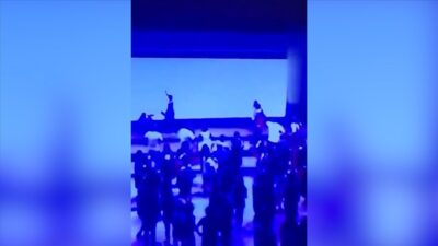 Dijital pano böyle devrildi! O anlar kamerada