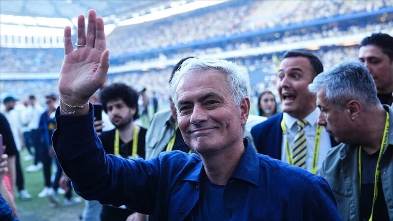 Fenerbahçe Kulübü, dünyaca ünlü Portekizli teknik direktör Jose Mourinho ile