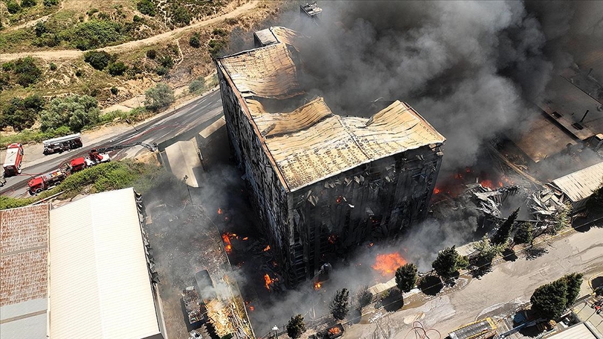 Tuzla’daki fabrika yangını kontrol altına alındı