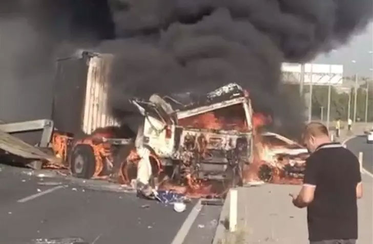 İzmir! Feci zincirleme kaza: Araçlar alev alev yandı… 6 yaralı