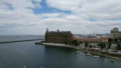 Binayı saran örtü kalktı, restorasyonun sürdüğü Haydarpaşa Garı uzun süre sonra ilk kez görüntülendi