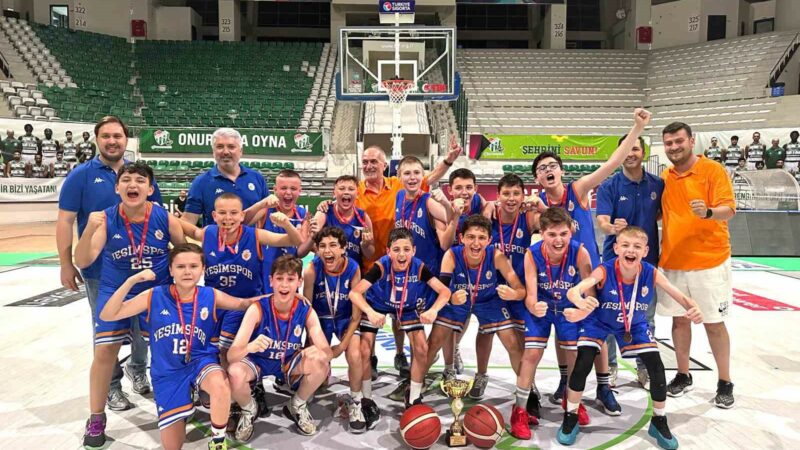Yeşim Spor U12 Takımı Bursa şampiyonu oldu Grubunu birinci sırada tamamlayan Yeşim Spor, U-12 Erkekler Ligi’nde şampiyon