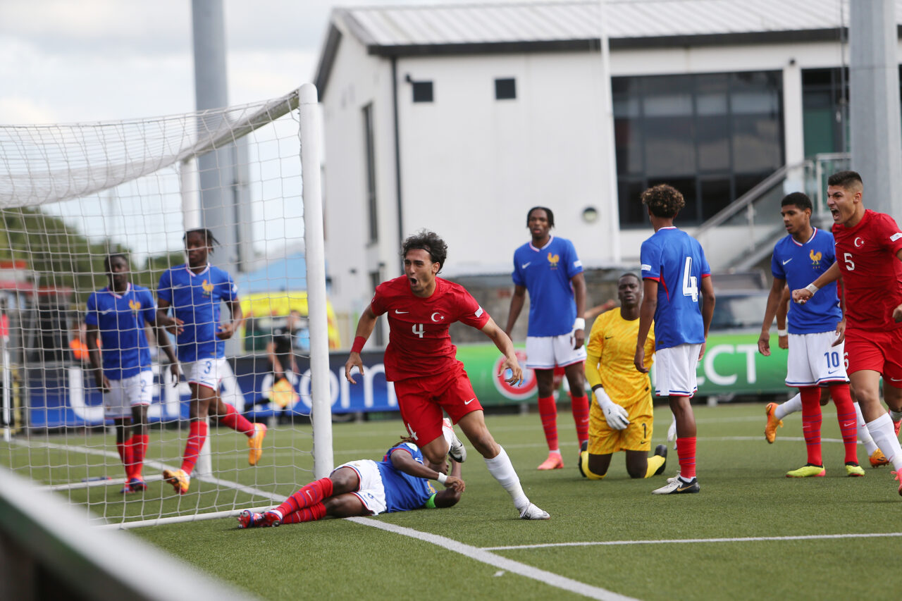 Bursaspor’un yetiştirdiği Yiğit Fidan Avrupa’nın radarında! İrlanda’da da golünü attı