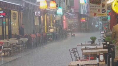 Bursa yağmura teslim! Havada şimşek ve gök gürültüsü şöleni…