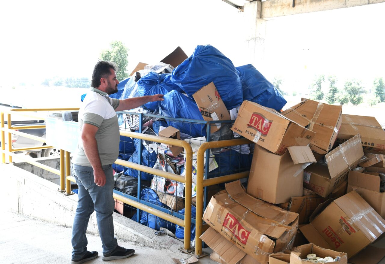 Osmangazi’de 4 bin 110 ton atık ekonomiye kazandırıldı Osmangazi’de 4 bin 110 ton atık ekonomiye kazandırıldı