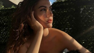 Burcu Özberk’ten havuz başında cesur pozlar!