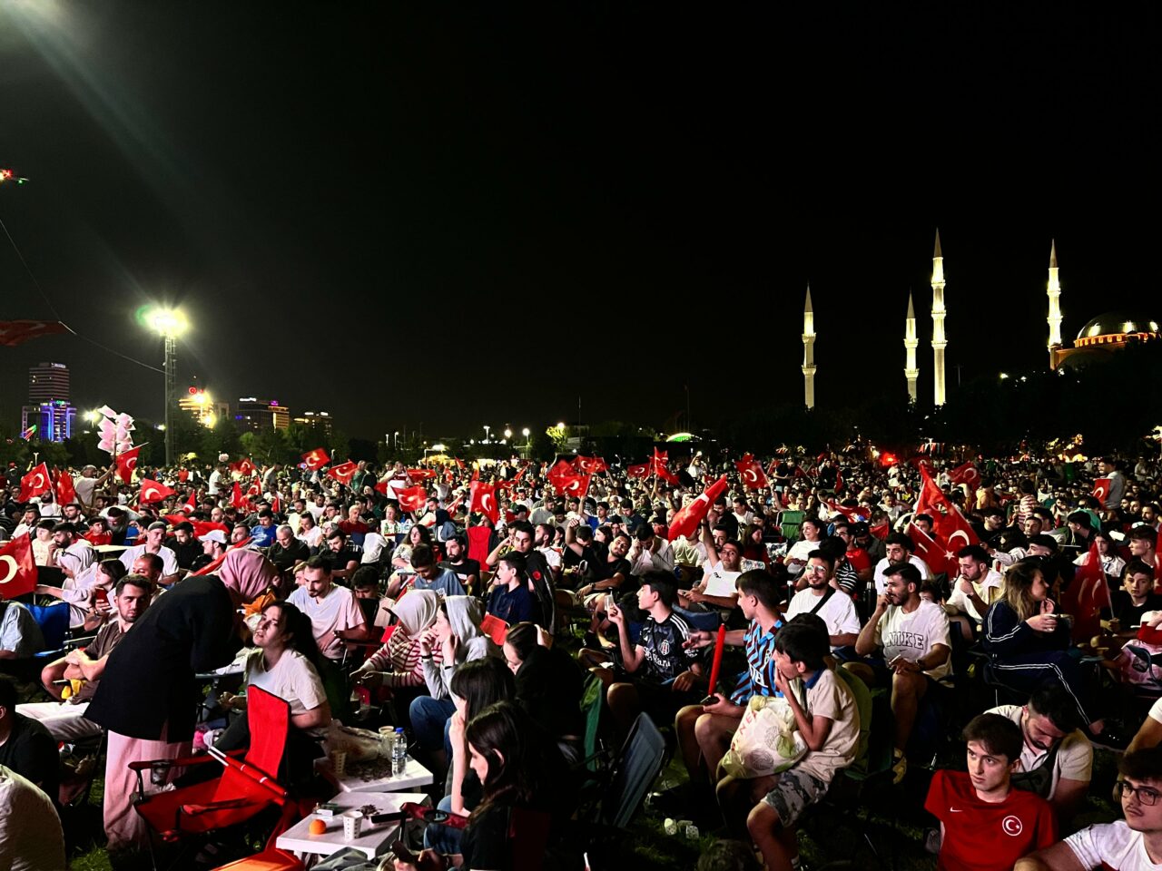 Türkiye saat 22.00’yi bekliyor! İşte Bursa’daki dev ekran noktaları
