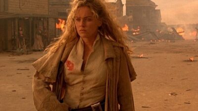 Yıllara meydan okuyor! Üstsüz paylaşımıyla…